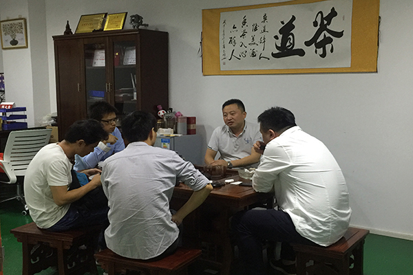 做耳機模具哪里的工廠更專業(yè)？看深圳注塑模具廠博騰納