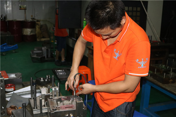 深圳博騰納塑膠模具廠——12道質(zhì)檢工序，品質(zhì)有保障